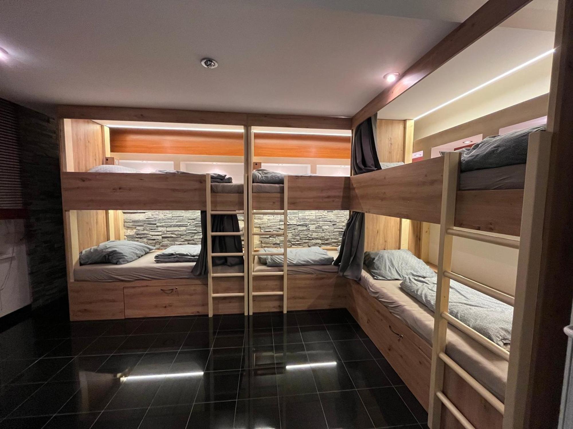 Zen Zone Hostel Братислава Экстерьер фото