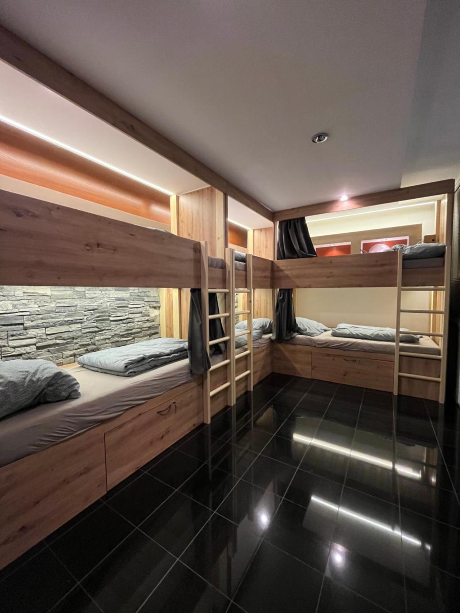 Zen Zone Hostel Братислава Экстерьер фото