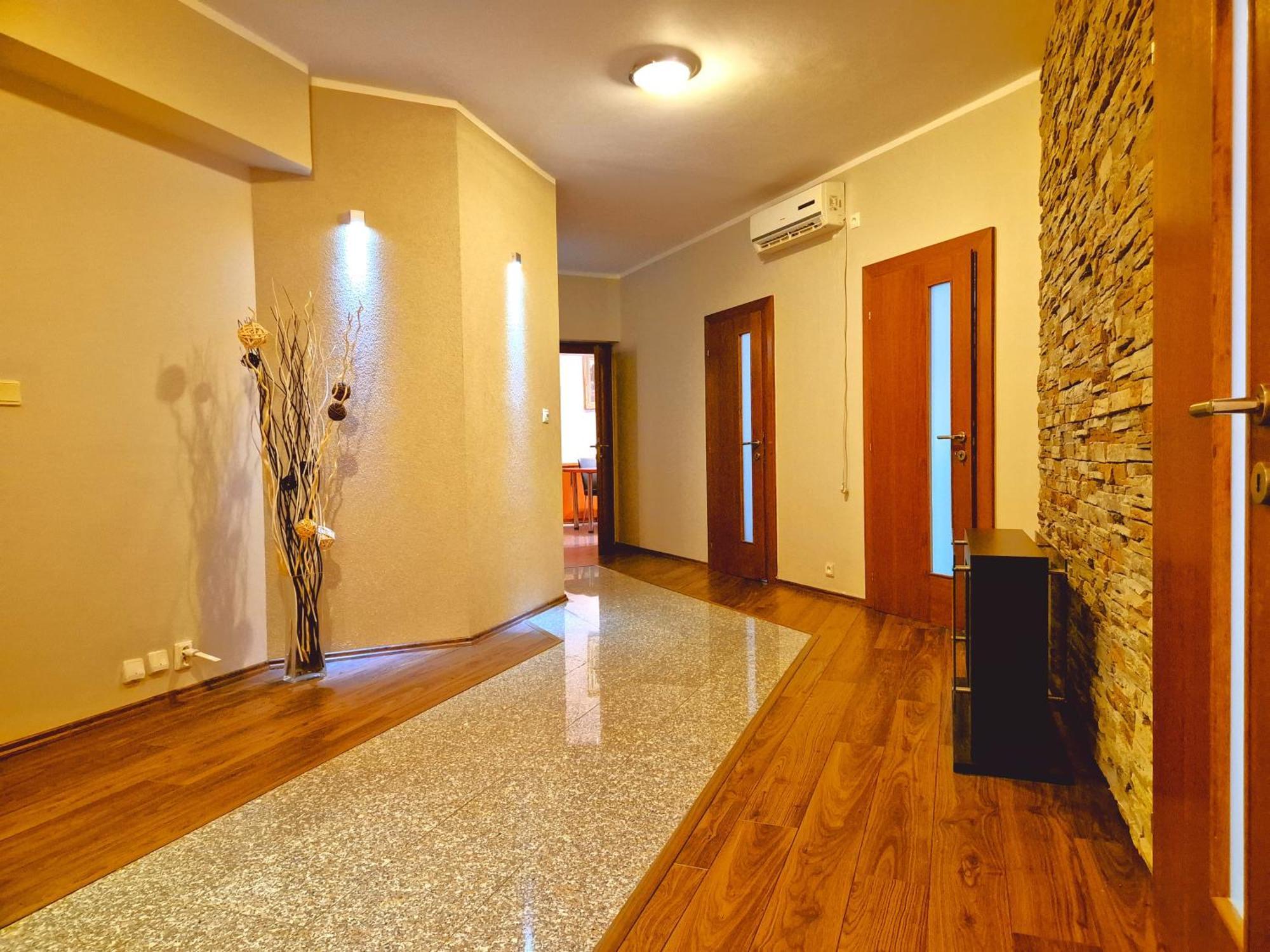 Zen Zone Hostel Братислава Экстерьер фото