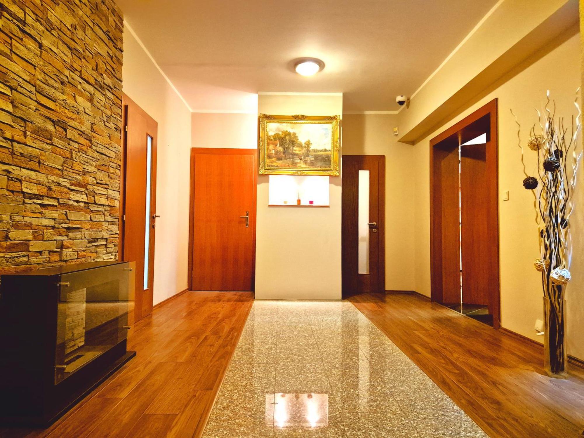 Zen Zone Hostel Братислава Экстерьер фото